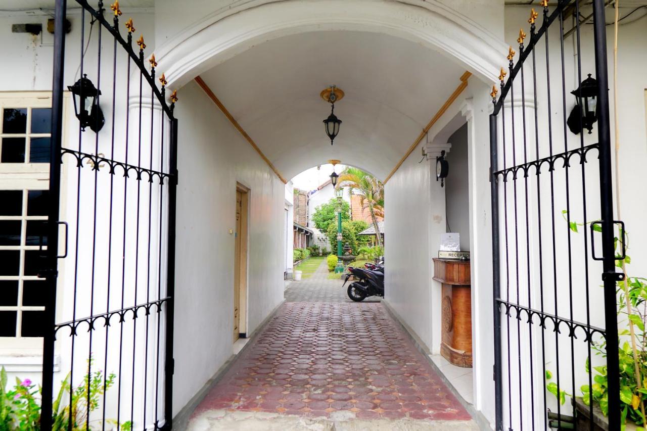 Hotel Tulips Yogyakarta Exterior foto