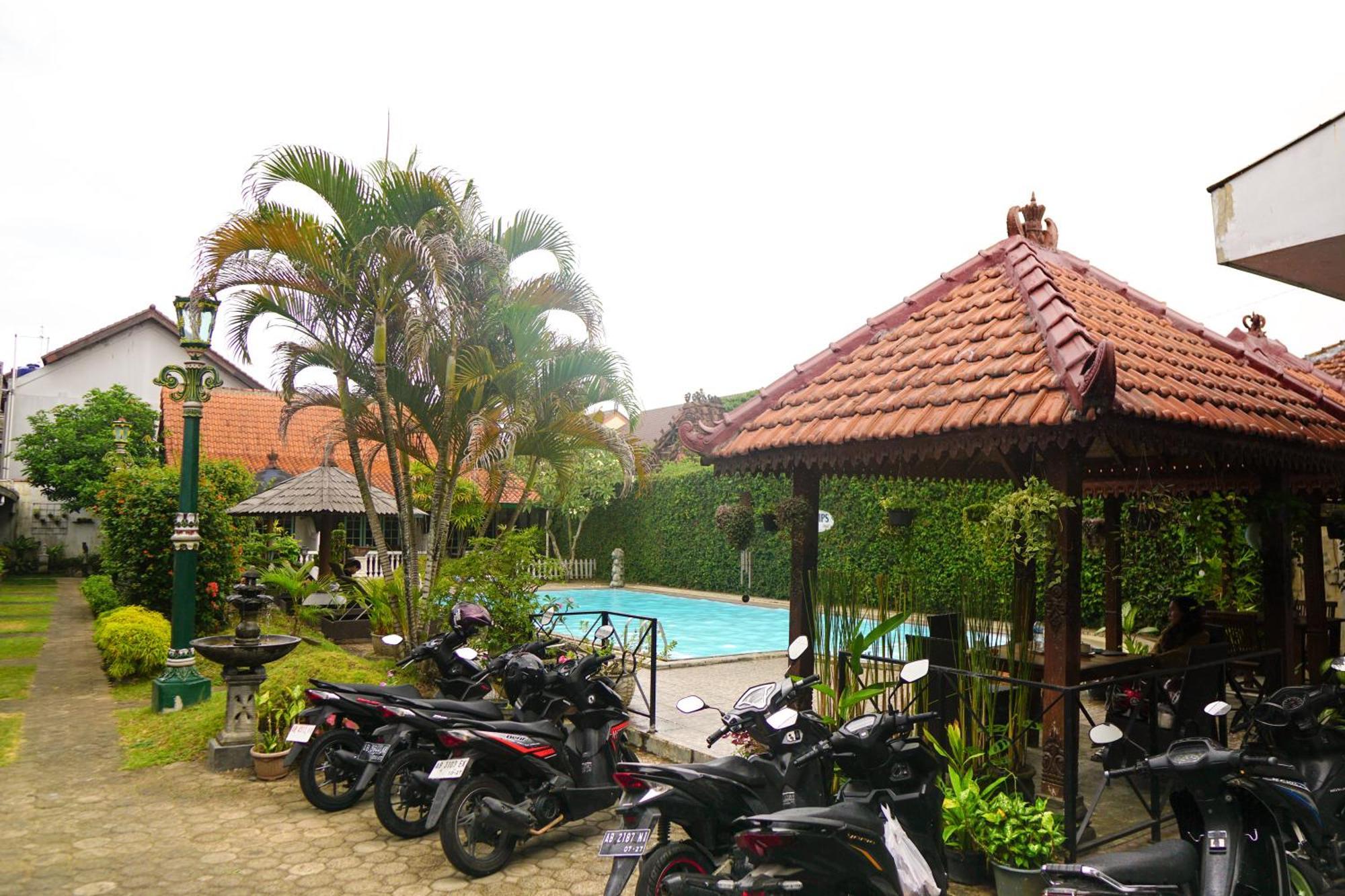 Hotel Tulips Yogyakarta Exterior foto